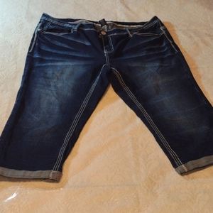 Adorable Amethyst Cropped Jeans, Size 18